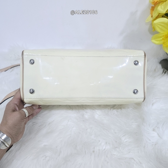 Coach Signature Embossed Patent Leather F25189 Elegant Cream Handbag Crossbody - Picture 7 of 17